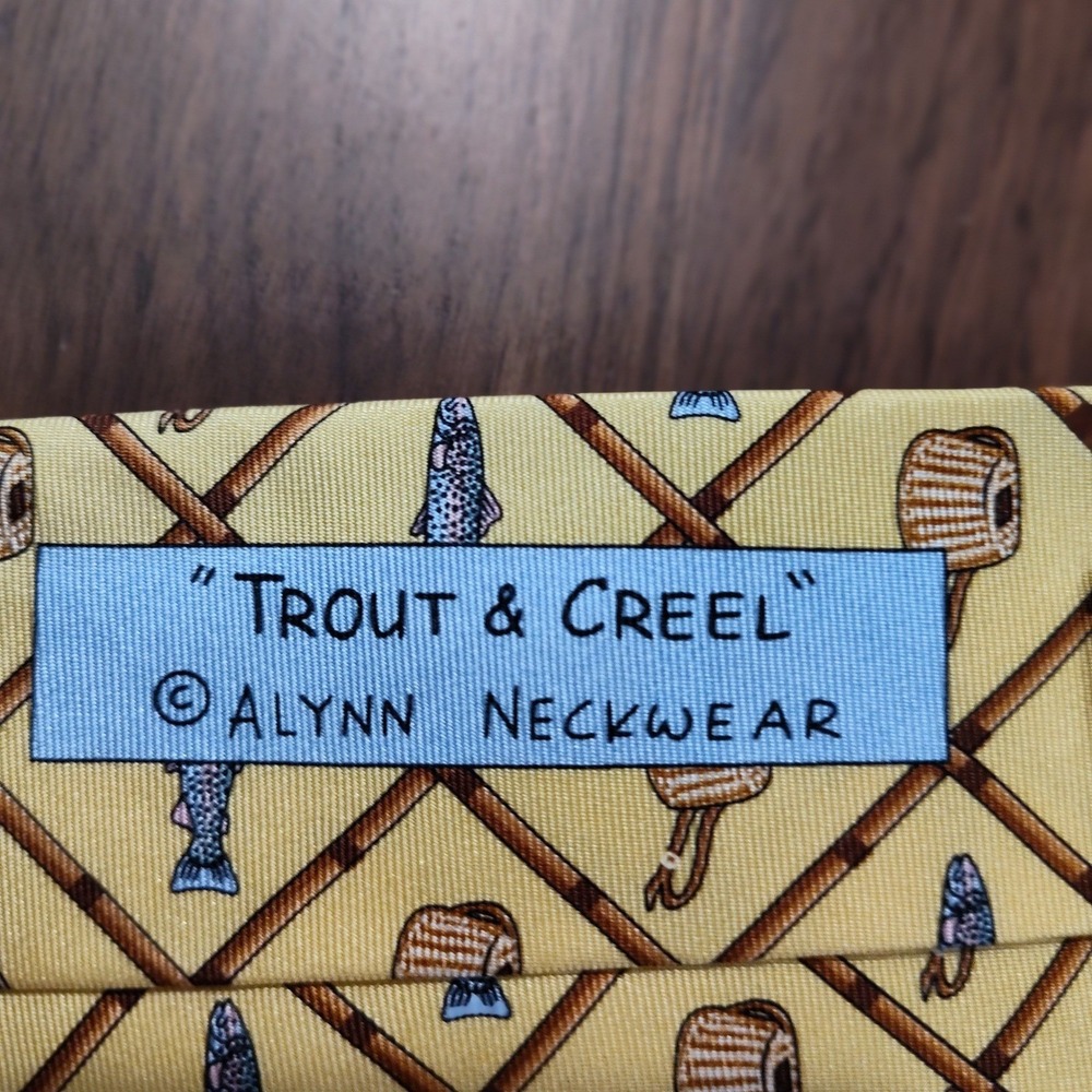 Alynn Neckwear Mens Silk Tie Yellow Trout & Creel Fishing Novelty Fly Fishing - Picture 3 of 4